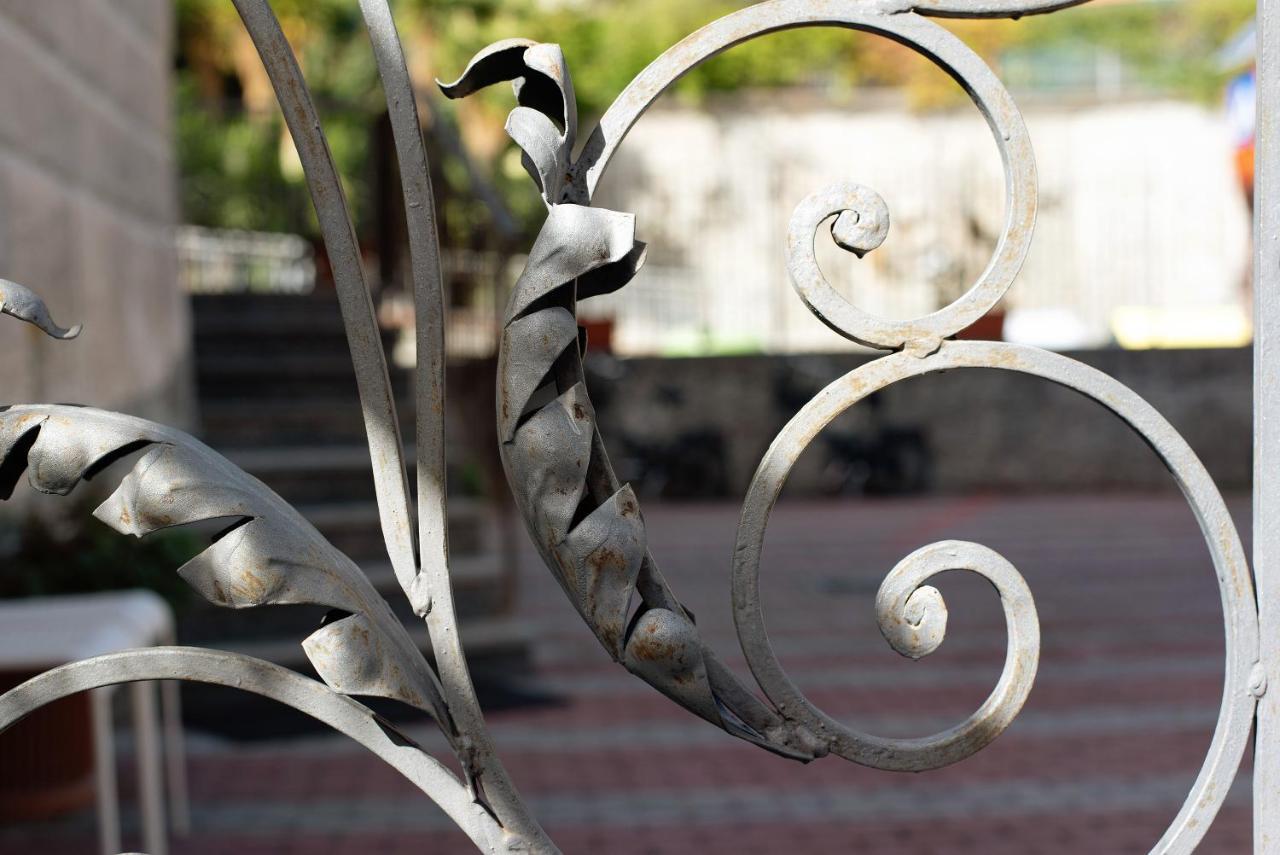 Bilocale Cilea Con Balcone Varazze